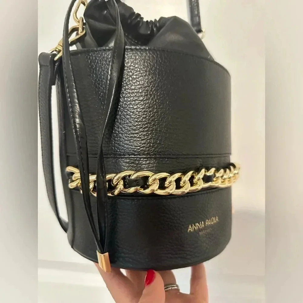 ANNA PAOLA Italian Leather Bucket Bag in Black - Picture 4 of 11